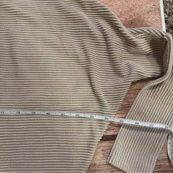 REB in J. 220 Ribbed Turtleneck Top Size Medium - Picture 5 of 6